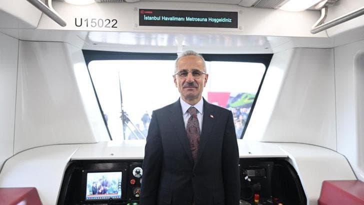 Bakan Uraloğlu: 452 kilometrelik kent içi raylı sistem hattını hizmete sunduk